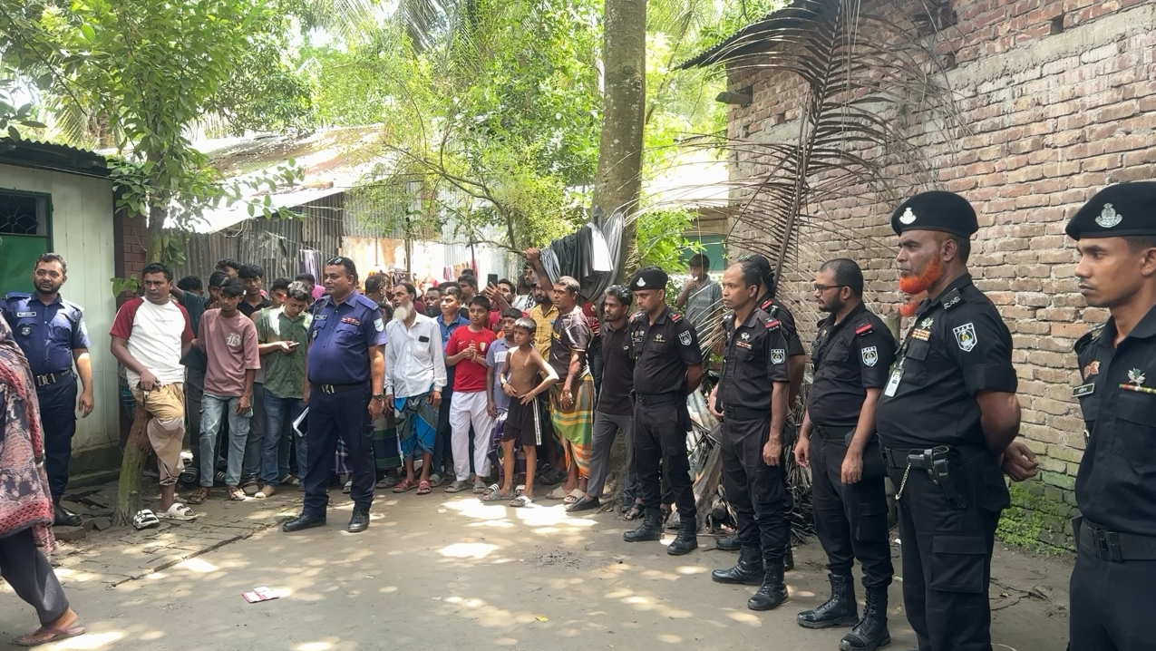 কালীগঞ্জে ডাকাতির ঘটনায় গৃহকর্ত্রী খুন, স্বামী ও মেয়ে গুরুতর আহত
